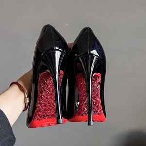 Escarpins à bout pointu en cuir verni pour femmes, couleur contrastée noir et rouge, semelle rouge, chaussures élégantes pour soirée - Product Image 5