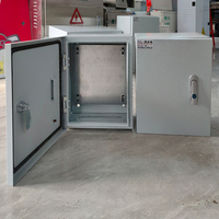 Boîtier de commande électrique en acier, intérieur/extérieur, mural, étanche/anti-poussière, indice de protection IP54, revêtement poudré, sécurité, durable, métal