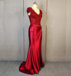 Abiti da ballo in raso elasticizzato bordeaux con scollo a V, corpetto con paillettes e perline, modello a <span class=keywords><strong>sirena</strong></span> con strascico. - Product Image 2