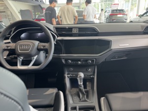 Audi Q3 35 TFSI avec moteur turbo 1.5T 160 ch SUV compact conduite à gauche - Product Image 5