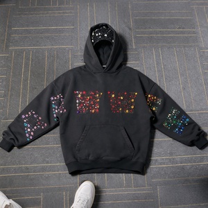 Sweat-shirt à capuche pour homme en coton 100% de nouvelle conception, avec des détails en strass colorés et des bords effilochés, tendance et décontracté - Product Image 1