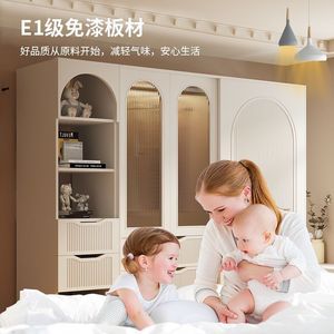 Armoire de style crème française pour chambre d'enfant avec porte coulissante, armoire de rangement, matériau écologique de qualité E1 - Product Image 1