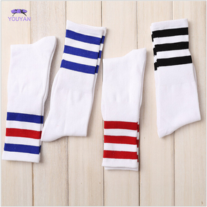 Nouveau hommes/femmes 3 rayures chaussettes en coton rétro Old School Hiphop Skate Long court Meias Harajuku blanc noir hiver Cool - Product Image 1