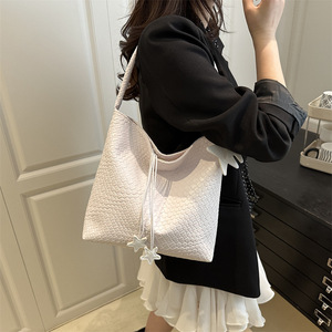 กระเป๋าโท้ทขนาดใหญ่ทันสมัยสำหรับผู้หญิง, กระเป๋าสะพายไหล่แฟชั่นสไตล์เกาหลีใหม่ประจำฤดูใบไม้ผลิ/ฤดูร้อนปี 2026, กระเป๋าใต้วงแขนสไตล์เรโทร - Product Image 2