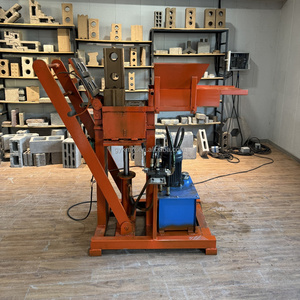 Venta caliente exportación <span class=keywords><strong>barro</strong></span> y suelo rojo máquina de formación automática hidráulica 380V/220V bloque de enclavamiento maquinaria de fabricación de ladrillos - Product Image 3