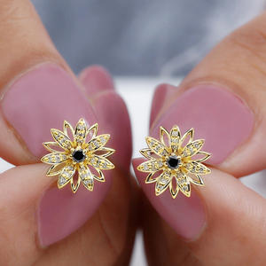 E4033 Orecchini a forma di fiore in oro bianco con montatura a punta rotonda in zirconi per gioielli classici da donna - Product Image 3