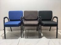 Chaises d'église empilables de 21 pouces avec accoudoirs en bois pour pasteur, théâtre, auditorium, conférences - Vente en gros