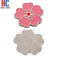 Accessoires de golf modernes en métal, fabrication sur mesure avec logo personnalisé, marqueur de balle rose, pièce de monnaie Sakura, marqueur de balle plaqué argent pour club de golf, 20 ans d'expérience en usine