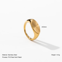 YF6229 Anlauffreier Schmuck Wasserdichter 18K Gold PVD Edelstahl Sonnenstrahlen-Gravur Ovaler Siegelring für Damen