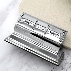 Lịch vạn niên để bàn bằng thép không gỉ sáng tạo hiện đại, họa tiết ngang di động, trang trí kim loại, khắc thủ công, quà tặng - Product Image 2