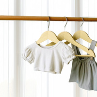 Nouveauté 2025 : Cintres en bois pour bébés garçons et filles, design multifonctionnel pour armoire, service ODM/OEM avec logo personnalisé