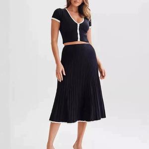 ชุดเซ็ตสองชิ้นสำหรับผู้หญิง แฟชั่นกระโปรงพลีทสั้น คอวี แขนสั้น ผ้าถักสีพื้นเรียบง่าย สไตล์ลำลอง - Product Image 4