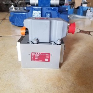 Vanne servo électrohydraulique Moog G631 3800B proportionnelle pour usage industriel - Product Image 1