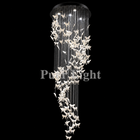 Lustre personnalisé de haute qualité en forme de papillon, grand modèle vertical, en céramique, pour hall d'hôtel, escalier, villa