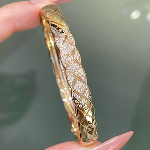 Bracelet en or massif 18 carats sur mesure de la marque SGARIT, bijoux tendance, vente chaude, bracelet pour femme, serti de diamants, pour mariage, fiançailles, fête. - Product Image 3