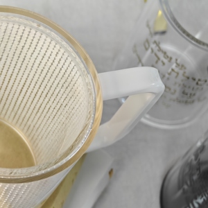 Vaso de acrílico transparente de diseño tradicional para lavarse las manos con doble asa, para rituales religiosos judíos, vaso de Shabat, directo de fábrica - Product Image 5
