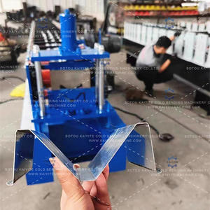 Machine de formage à froid de gouttières de toit de type M avec pompe à moteur pour tôles galvanisées, pour matériaux de construction - Product Image 6