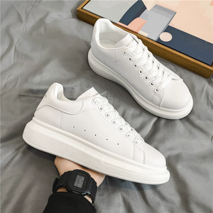 Zapatos de Moda de Lujo para Hombre y Mujer con Suelas Gruesas, Estilo Casual y Pequeño, Color Blanco, para Todos - Product Image 2