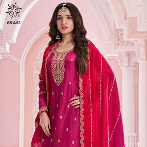 Doux lourd Vichitra soie semi-cousu Salwar Kameez séquence broderie point travail Design élégant pour les occasions de fête de mariage - Product Image 1