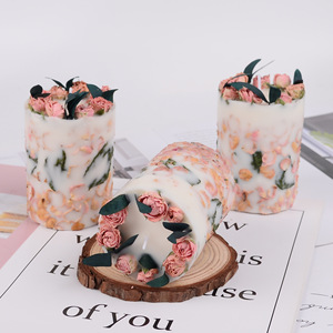 Bougie parfumée cylindrique en cire de soja mélangée avec des ornements en rose pour la décoration de la maison ou de mariage - Product Image 3