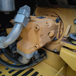 Excavatrice 305.5E d'occasion - Bon état, faible nombre d'heures de travail, pelle hydraulique sur chenilles Caterpillar 5,5 tonnes d'occasion à vendre - Product Image 6
