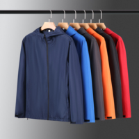 Veste coupe-vent légère à capuche pour homme, entièrement zippée, col montant, résistante à l'eau, en softshell, pour l'extérieur, décontractée, avec lettres teintées sur mesure