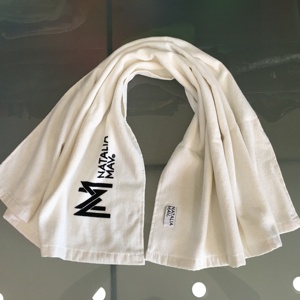 Toalla <span class=keywords><strong>de</strong></span> <span class=keywords><strong>mano</strong></span> bordada negra personalizada Toalla <span class=keywords><strong>de</strong></span> gimnasio <span class=keywords><strong>de</strong></span> impresión Toalla <span class=keywords><strong>de</strong></span> pelo <span class=keywords><strong>de</strong></span> algodón con logotipo - Product Image 3