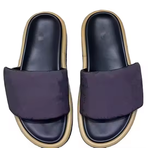 รองเท้าดีไซน์หรูสำหรับผู้ชาย แฟชั่นระบายอากาศได้ดี รองเท้าผู้หญิง รองเท้าสไลด์แบบแบนสำหรับผู้ชาย รองเท้าแตะลำลองสำหรับใส่เดินเล่นชายหาดกลางแจ้ง - Product Image 2