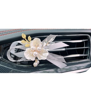 Diffuseur de parfum pour grille d'aération de voiture D-6552 avec design nœud et perle de déesse, parfum longue durée pour aérateurs de voiture - Product Image 5