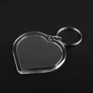 Llavero de Acrílico Personalizado con Impresión UV, Letra Inicial Grabada, Ligero y Flexible - Regalo de Moda Personalizado - Product Image 3