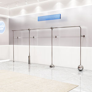 <span class=keywords><strong>Negozio</strong></span> di <span class=keywords><strong>abbigliamento</strong></span> <span class=keywords><strong>donna</strong></span> Boutique display montaggio a parete Rack curvo in acciaio inox vestiti Stand in argento portabotteria per parete - Product Image 4