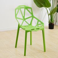Chaise de salle à manger moderne en plastique français pour restaurant et pâtisserie, avec coussin souple, réutilisable, vente en gros, en polypropylène
