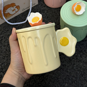 Ensemble de tasses à café en céramique créatives et mignonnes en forme d'œuf, design œuf frit et œuf brisé, jaune, vert et rose, avec couvercle et cuillère, pour la maison et les cadeaux - Product Image 4