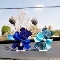 Ornement de voiture et décoration de gâteau en plastique, style coréen, petit ours créatif et personnalisé, orné de diamants, tenant un ballon