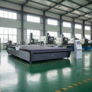 Máquina de corte ultrasónico digital CNC de cama plana vibratoria con cortador en V para persianas enrollables y estores romanos de la mejor calidad - Product Image 2