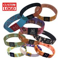 Bracelet promotionnel en polyester sublimé, résistant aux déchirures, avec impression couleur personnalisée du logo, idéal pour les fêtes, le sport et les festivals