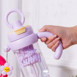 W68 Venta al por mayor, nueva botella de agua de plástico de gran capacidad con asa, para verano, exterior, para helados, con pajita y diseño Lucky Cup - Product Image 3