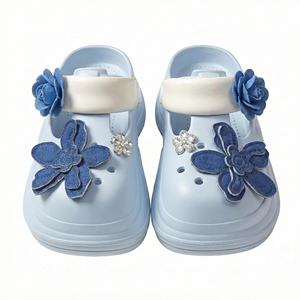 Chaussures à talons hauts pour femmes Yearning, design de fleurs bleues 3D de qualité supérieure, antidérapantes, respirantes, perforées, imperméables, pour l'intérieur et l'extérieur, 5 cm - Product Image 6