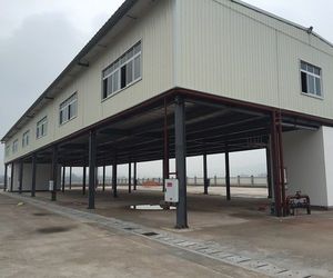 โครงสร้างเหล็กสำเร็จรูปทันสมัยสำหรับสร้างคลังสินค้า/โรงงาน/โรงเก็บเครื่องบิน/วัสดุก่อสร้างสำนักงาน - Product Image 1