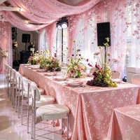 Ensemble de linge de banquet moderne en jacquard floral non tissé, lavable, motif fleurs de cerisier, avec nappe et draperie de plafond assorties pour mariage et salle d'événements