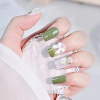 Design #213 vente en gros d'ongles artificiels faits à la main réutilisables verts breloques pour ongles mignon court cercueil faux ongles pour les filles