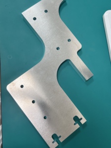 Fabrication sur mesure OEM de pièces métalliques en acier inoxydable pour plaques de base d'équipement par usinage CNC par portique, tolérance stricte - Product Image 3