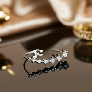 Orecchini a polsino in oro bianco E2578 con cristalli rotondi taglio brillante e strass incastonati a griffe, gioielli da festa alla moda da donna - Product Image 2