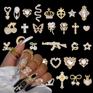 Moda 3D Nail Art Decoraciones Mezcla aleatoria <span class=keywords><strong>de</strong></span> resina Mariposa Estrella Corona Corazón Diseños con dijes <span class=keywords><strong>de</strong></span> aleación - Product Image 1