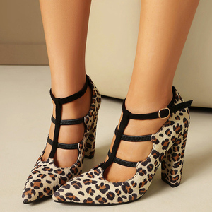 Sandales à talons épais et bout pointu en daim pour femme, avec bride en T découpée, motif léopard, grande taille 47, pour l'été, coupe large - Product Image 6