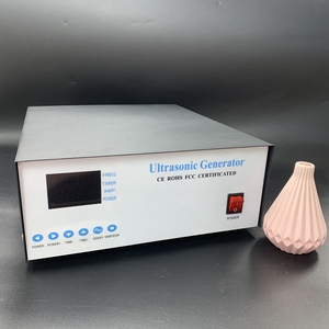 Le générateur ultrasonique de balayage numérique de 1800w 20-40khz fonctionne avec la plaque de transducteur sous-marine ultrasonique pour le nettoyage - Product Image 3