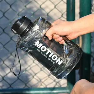 Botol Air Plastik Kapasitas Besar 1,5l 2.2L, Botol Air Plastik Olahraga dengan Sedotan Fitness GYM Luar Ruangan BPA Gratis Motivasi