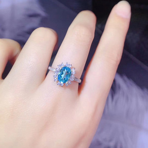 Anello da Donna con Zircone Tonalità Acquamarina Lucida, Gioiello Trendy per Uso Quotidiano - Product Image 5