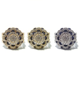 Vente en gros de bague vintage antique milgrain en or blanc massif 18 carats avec diamants naturels coupe princesse saphir bleu fleur pour femmes - Product Image 4