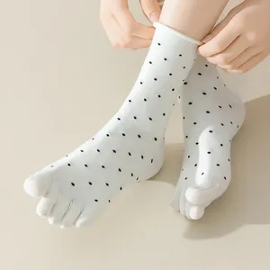 <span class=keywords><strong>Calcetines</strong></span> de Punta Mujer Tubo medio <span class=keywords><strong>Calcetines</strong></span> de cinco <span class=keywords><strong>dedos</strong></span> Puntos lindos <span class=keywords><strong>Calcetines</strong></span> de algodón de alta calidad <span class=keywords><strong>con</strong></span> <span class=keywords><strong>dedos</strong></span> <span class=keywords><strong>separados</strong></span> - Product Image 2